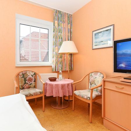 בנסרסיל Hotel-Pension Stoertebeker מראה חיצוני תמונה