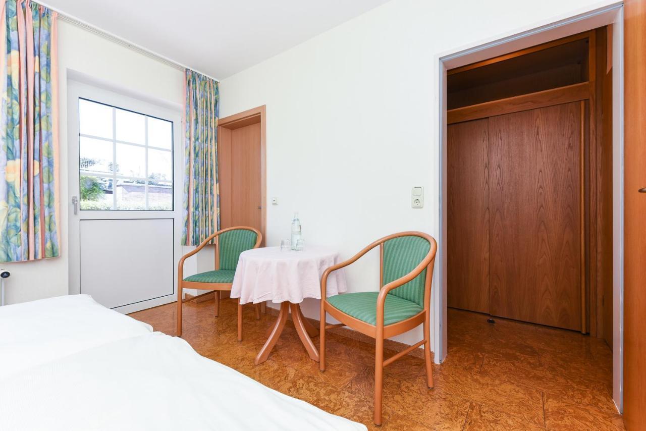 בנסרסיל Hotel-Pension Stoertebeker מראה חיצוני תמונה