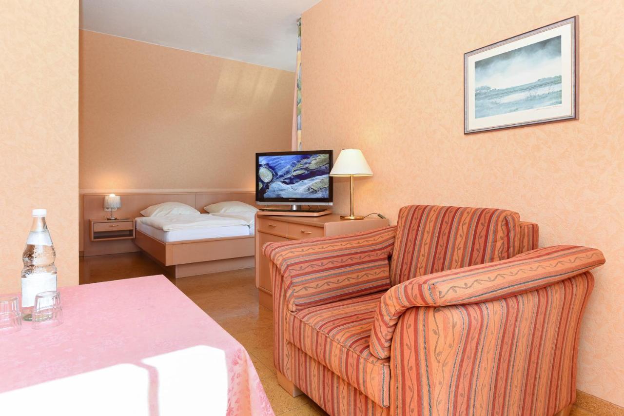 בנסרסיל Hotel-Pension Stoertebeker מראה חיצוני תמונה