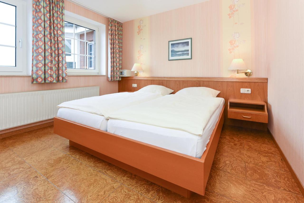 בנסרסיל Hotel-Pension Stoertebeker מראה חיצוני תמונה