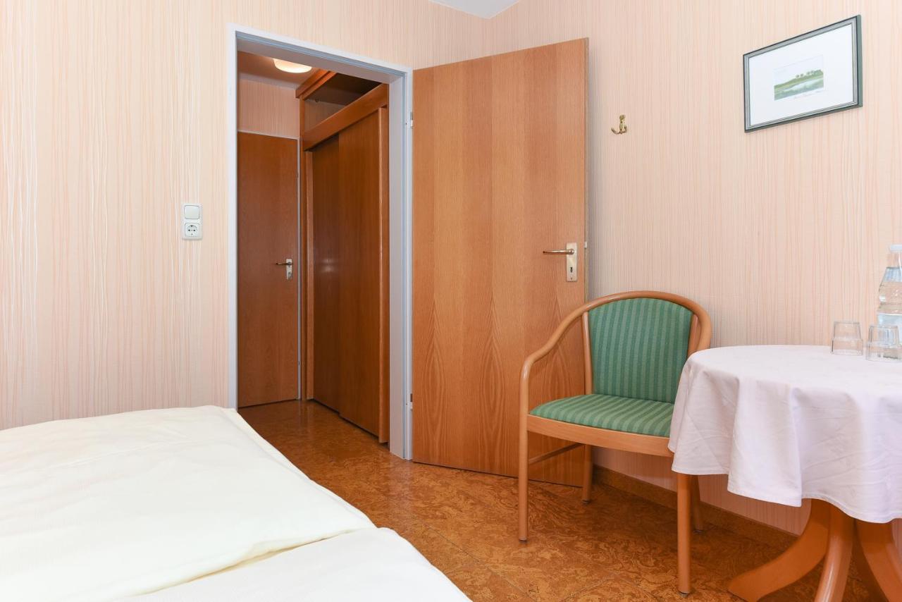 בנסרסיל Hotel-Pension Stoertebeker מראה חיצוני תמונה