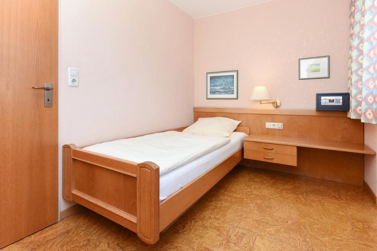 בנסרסיל Hotel-Pension Stoertebeker מראה חיצוני תמונה