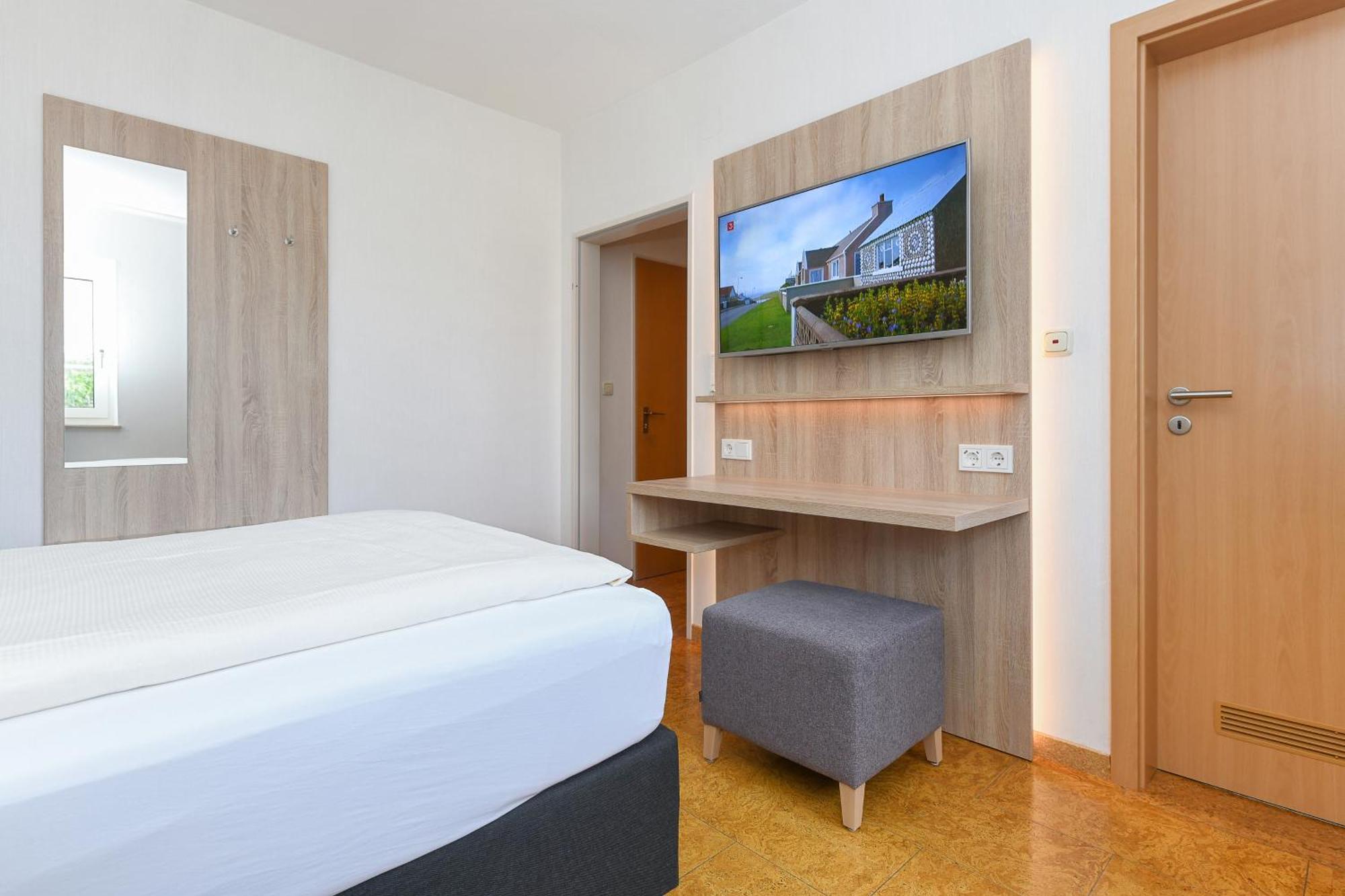 בנסרסיל Hotel-Pension Stoertebeker מראה חיצוני תמונה