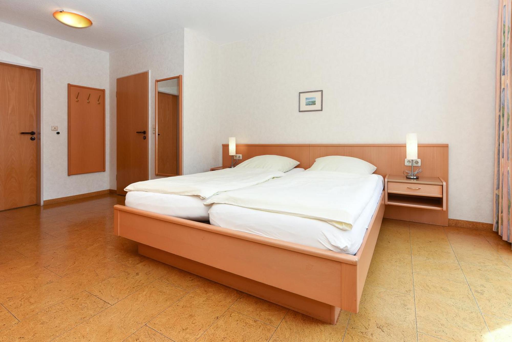 בנסרסיל Hotel-Pension Stoertebeker מראה חיצוני תמונה