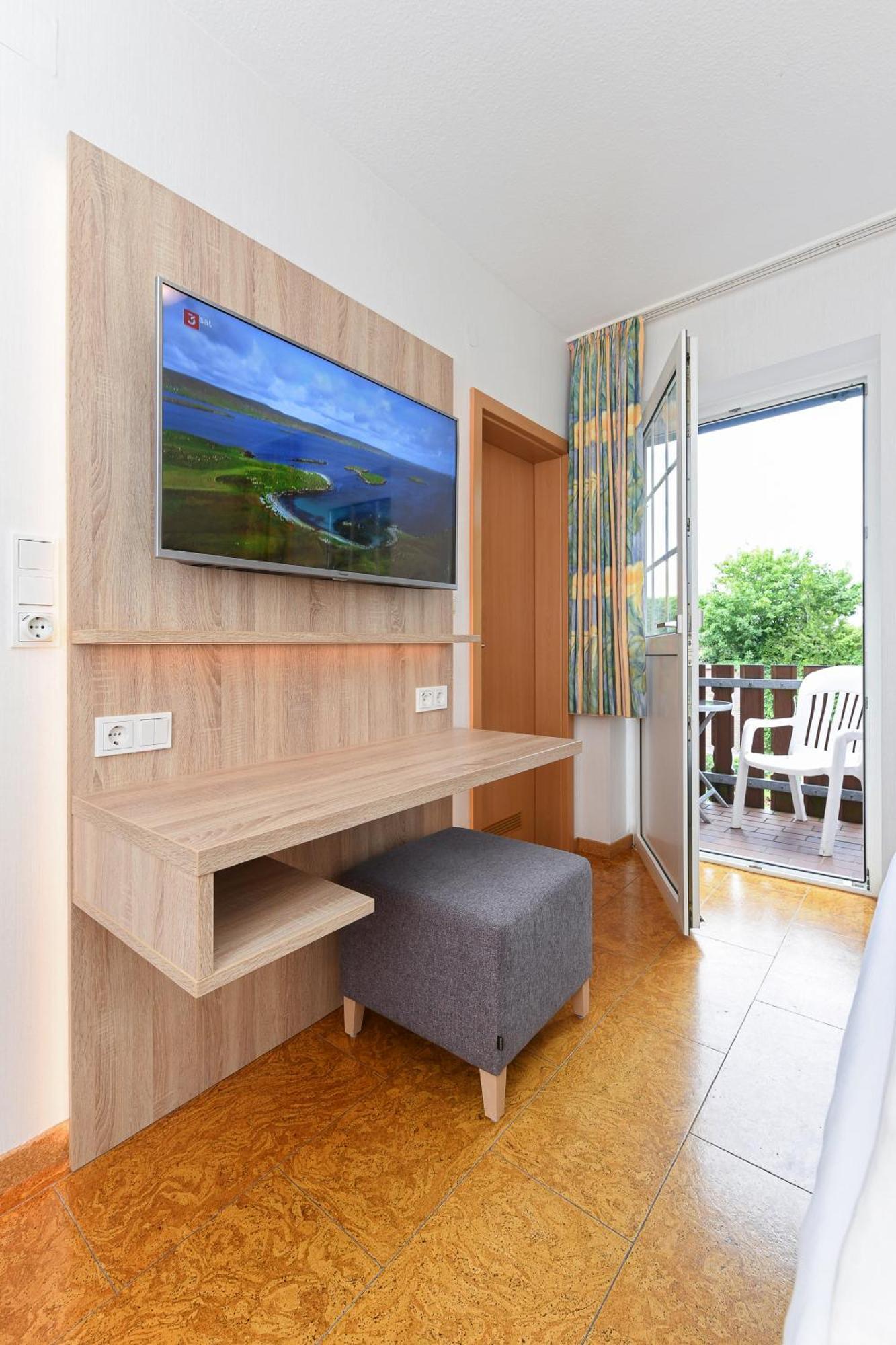 בנסרסיל Hotel-Pension Stoertebeker מראה חיצוני תמונה